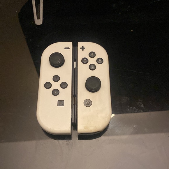 New Nintendo switch oled Bundle - Picture 3 of 10